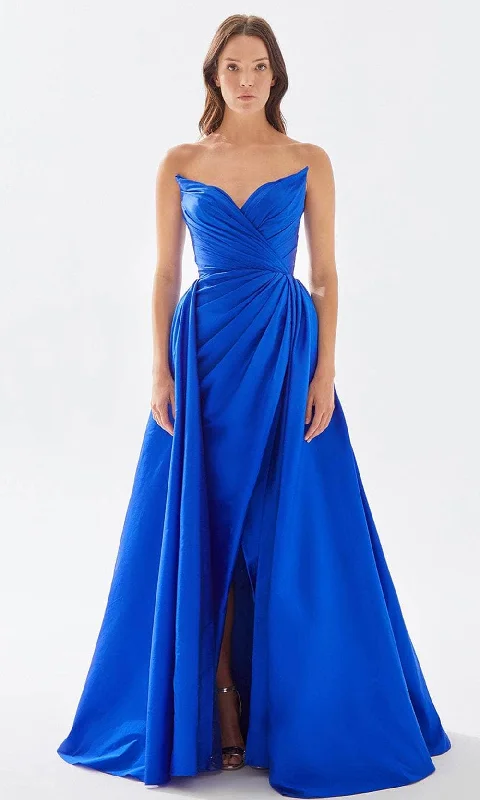 Plus size dresses with matte finishes stay subtle -Tarik Ediz 52126 - Strapless Deep Sweetheart Exquisite Gown