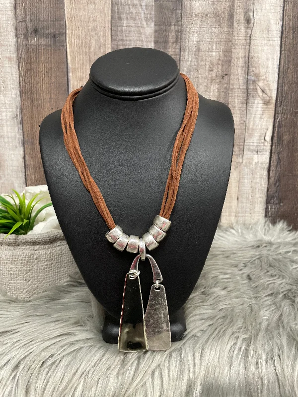 Best necklaces and pendants with adjustable chains for a customizable fit-Necklace Statement By Cmb