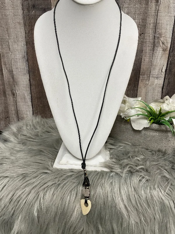 Best necklaces and pendants with minimalist pendants for a sleek, understated look-Necklace Statement By Cmf